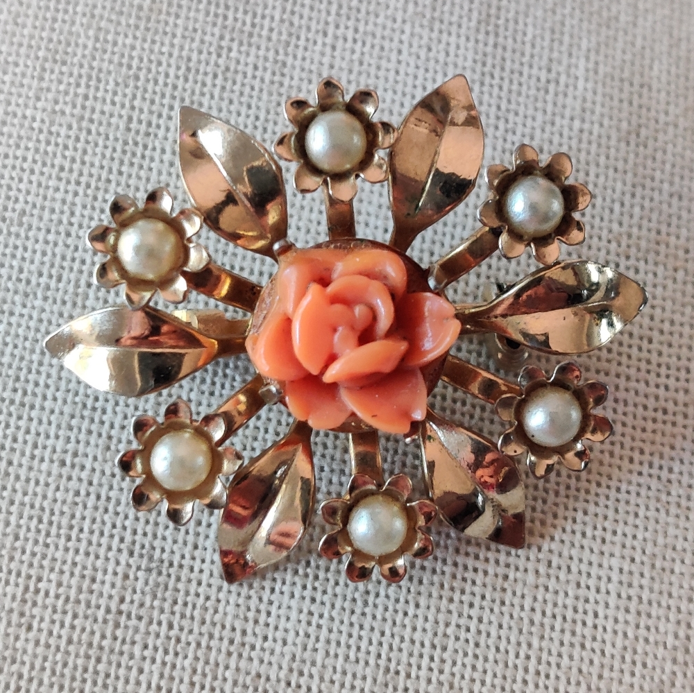 Coro Craft Carved Coral Rose and Faux Pearls pin/brooch vintage MCM - Picture 2 of 9